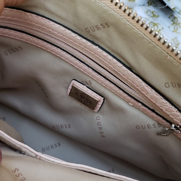 Buy Guess multicolor Maddy Girlfriend Crossbody for Women in Muscat, Salalah